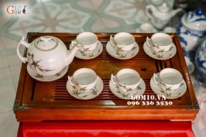 Bộ ấm chén men trắng dáng bưởi canh, kẻ chỉ vàng kim