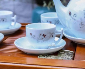 Bộ ấm chén men trắng dáng bưởi cành vẽ hoa sao