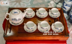 Bộ ấm chén men trắng dáng bưởi cành vẽ sen, kẻ chỉ vàng kim