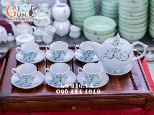 Bộ ấm chén men kem dáng bưởi vẽ sen xanh