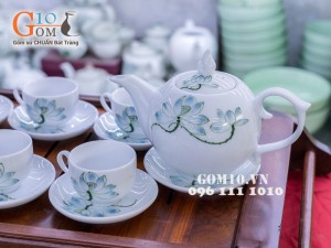 Bộ ấm chén men kem dáng bưởi vẽ sen xanh