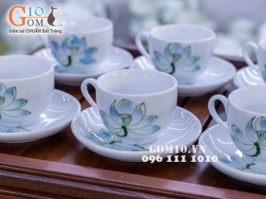 Bộ ấm chén men kem dáng bưởi vẽ sen xanh