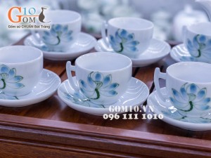 Bộ ấm chén men kem dáng bưởi vẽ sen xanh 600ml