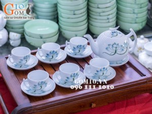 Bộ ấm chén men kem dáng bưởi vẽ sen xanh 600ml
