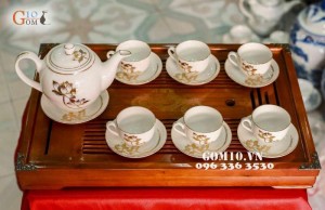 Bộ ấm chén men trắng dáng Camellia vẽ sen vàng kim