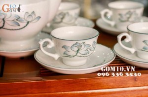 Bộ ấm chén men trắng vẽ sen