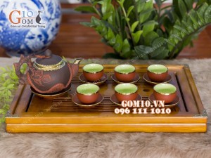 Bộ ấm chén men tử sa đắp tùng đỏ đen, bọc đồng 500ml