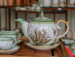 Bộ ấm chén men vuốt camellia vẽ chuồn khoai