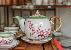 Bộ ấm chén men vuốt Camellia vẽ hoa đào đỏ