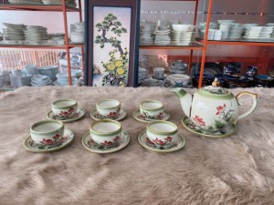 Bộ ấm chén men vuốt dáng bưởi, vẽ sen