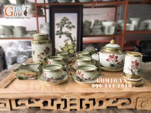 Bộ ấm chén men vuốt dáng chóp vẽ Sen đỏ, boc đồng - đầy đủ phụ kiện