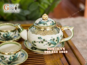 Bộ ấm chén men vuốt dáng chóp vẽ tre, bọc đồng