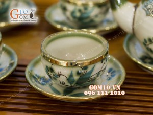 Bộ ấm chén men vuốt dáng chóp vẽ tre, bọc đồng