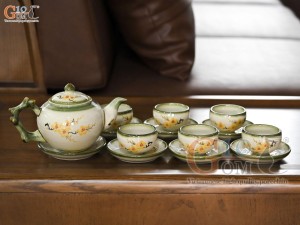 Bộ ấm chén men vuốt dáng gốc cây vẽ hoa mai vàng, dung tích 450ml