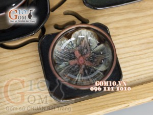 Bộ ấm chén men hoả biến quai đồng, chén lòng hoa