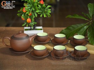 Bộ ấm chén nâu son dáng tròn gốm hồng sa, chén lòng xanh chỉ đen 280ml