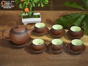 Bộ ấm chén nâu son dáng tròn gốm hồng sa, chén lòng xanh chỉ đen 280ml