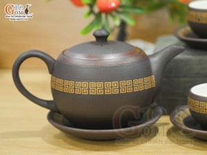 Bộ ấm chén nâu son gốm hồng sa viền vàng, 300ml