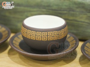 Bộ ấm chén nâu son gốm hồng sa viền vàng, 300ml