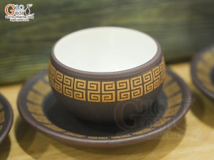 Bộ ấm chén nâu son gốm hồng sa viền vàng, 300ml