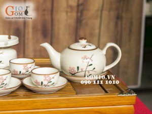 Bộ ấm chén Nhật vẽ đào phai men kem, đầy đủ phụ kiện