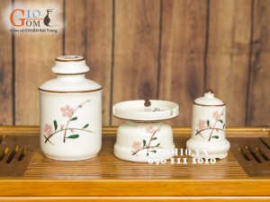 Bộ ấm chén Nhật vẽ đào phai men kem, đầy đủ phụ kiện
