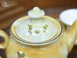 Bộ ấm chén phú quý men đá màu vàng họa tiết hoa Đào xanh, 500ml