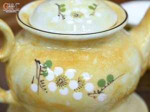 Bộ ấm chén phú quý men đá màu vàng họa tiết hoa Đào xanh, 500ml