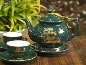 Bộ ấm chén phú quý men màu cảnh Thuận Buồm Xuôi Gió vẽ vàng 24k nền xanh lam, 500ml