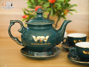 Bộ ấm chén phú quý men màu kẻ chỉ vàng kim in logo VTV, 500ml