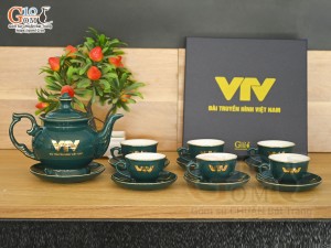 Bộ ấm chén phú quý men màu kẻ chỉ vàng kim in logo VTV, 500ml