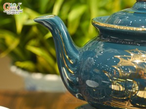 Bộ ấm chén phú quý men màu cảnh Thuận Buồm Xuôi Gió vẽ vàng 24k nền xanh lục bảo, 350ml