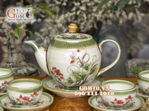 Bộ ấm chén quả đào men vuốt, vẽ sen, đầy đủ phụ kiện 750ml