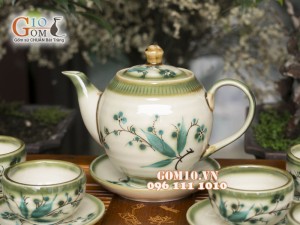 Bộ ấm chén quả đào men vuốt, vẽ tre xanh 750ml, 3 món phụ kiện