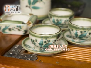 Bộ ấm chén quả đào men vuốt, vẽ tre xanh 750ml, 3 món phụ kiện