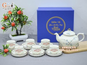 Bộ ấm chén quả hồng dẹt men kem vẽ hoa đào xanh inlogo