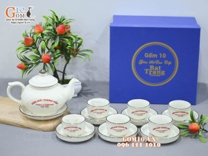 Bộ ấm chén quả hồng dẹt men kem vẽ hoa đào xanh inlogo