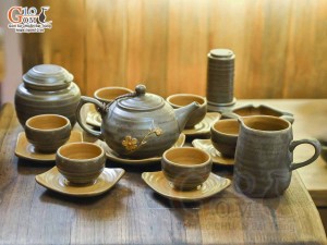 Bộ ấm chén quả hồng gốm ganh khắc mai vàng đầy đủ phụ kiện, 350ml