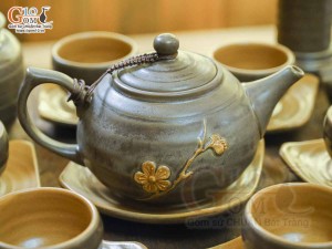 Bộ ấm chén quả hồng gốm ganh khắc mai vàng đầy đủ phụ kiện, 350ml