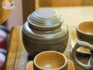 Bộ ấm chén quả hồng gốm ganh khắc mai vàng đầy đủ phụ kiện, 350ml