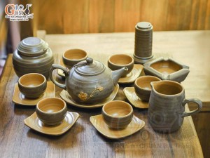 Bộ ấm chén quả hồng gốm ganh khắc mai vàng đầy đủ phụ kiện, 350ml