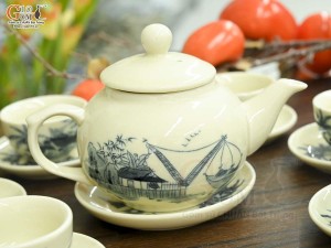 Bộ ấm chén quả hồng men cổ cảnh Làng Quê, 350ml