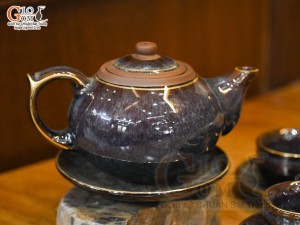 Bộ ấm chén quả hồng men hỏa biến kẻ chỉ vàng, 300ml