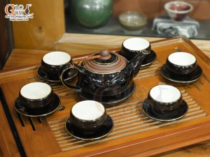 Bộ ấm chén quả hồng men hỏa biến mật ong kẻ chỉ vàng, 400ml