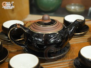 Bộ ấm chén quả hồng men hỏa biến mật ong kẻ chỉ vàng, 400ml