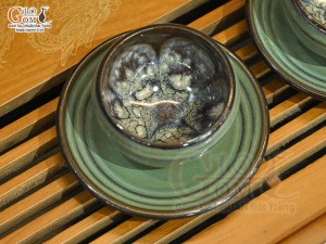 Bộ ấm chén quả hồng men hỏa biến xanh ngọc, chén lòng hoa, 350ml