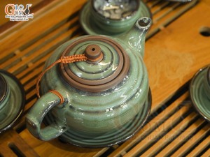 Bộ ấm chén quả hồng men hỏa biến xanh ngọc, chén lòng hoa, 350ml