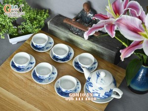 Bộ ấm chén quả hồng men lam vẽ cảnh sơn thuỷ, 300ml