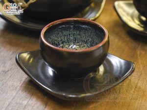 Bộ ấm chén quả hồng men nâu ganh khắc mai vàng, 350ml