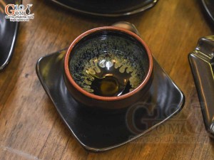 Bộ ấm chén quả hồng men nâu ganh khắc mai vàng đầy đủ phụ kiện, 350ml